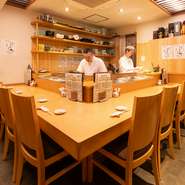 オープンキッチンに面したカウンター席は、一人の時はもちろんデートや会食にも最適。ゆっくりと寛げるカウンター席で、いつもの自分にご褒美はいかがでしょう。