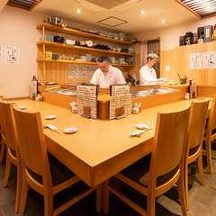 一人でも肩ひじ張らずに、料理人の技を望める特等席で楽しんで