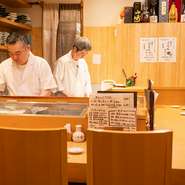 魚料理のメニューの豊富さに驚くお店です。厳選された日本酒やワインと共に、おいしい魚料理や寿司を満喫する…。日本だからこそできるこの味わいに、今、多くの人が注目しています。