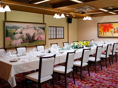 店舗では最大限の感染防止対策を行ったうえで営業しております