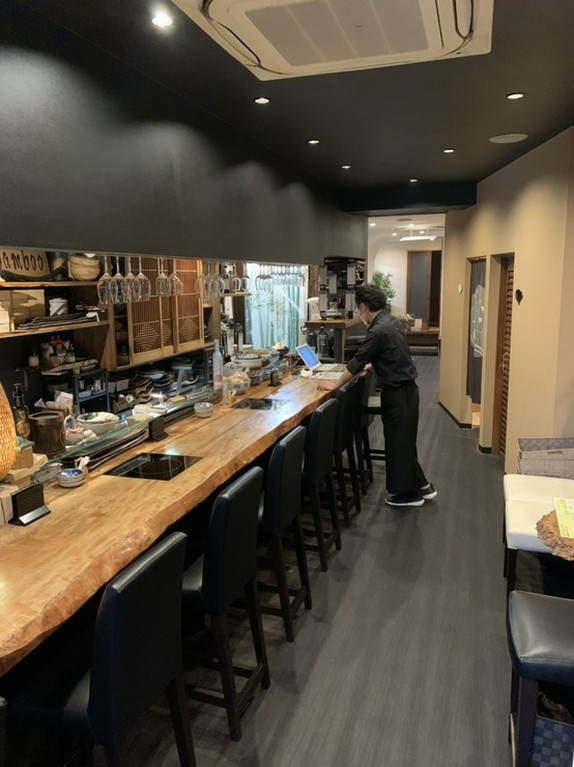 当店では消毒液の設置や清掃を徹底しております