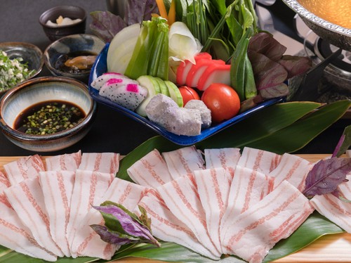 沖縄の風土で育んだ食材をふんだんに使用した『しゃぶしゃぶ』