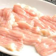 毎日内蔵屋さんから直接仕入れ！！
一頭で買い付けすることもあります！！
新鮮かつ、粋の良いホルモンを是非！！