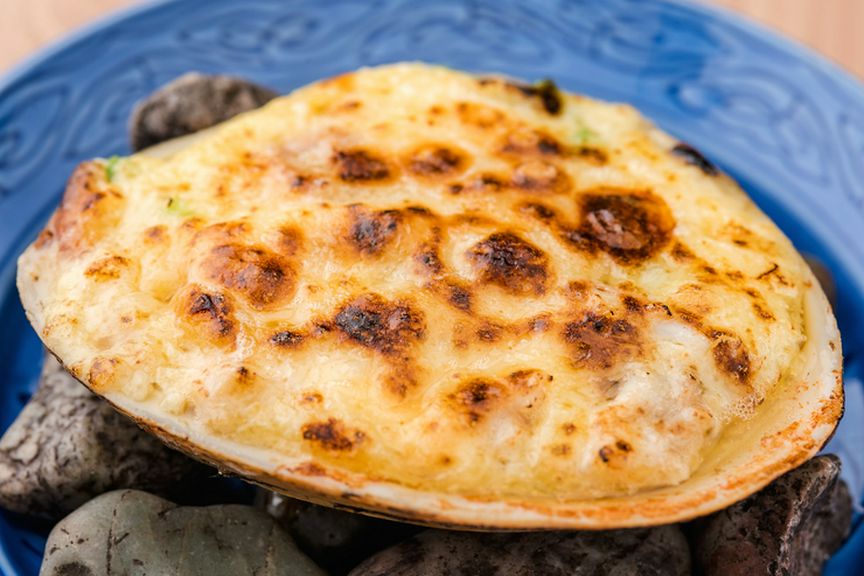 見た目はグラタン、食べれば和風。ギャップが楽しい『北寄素焼き』