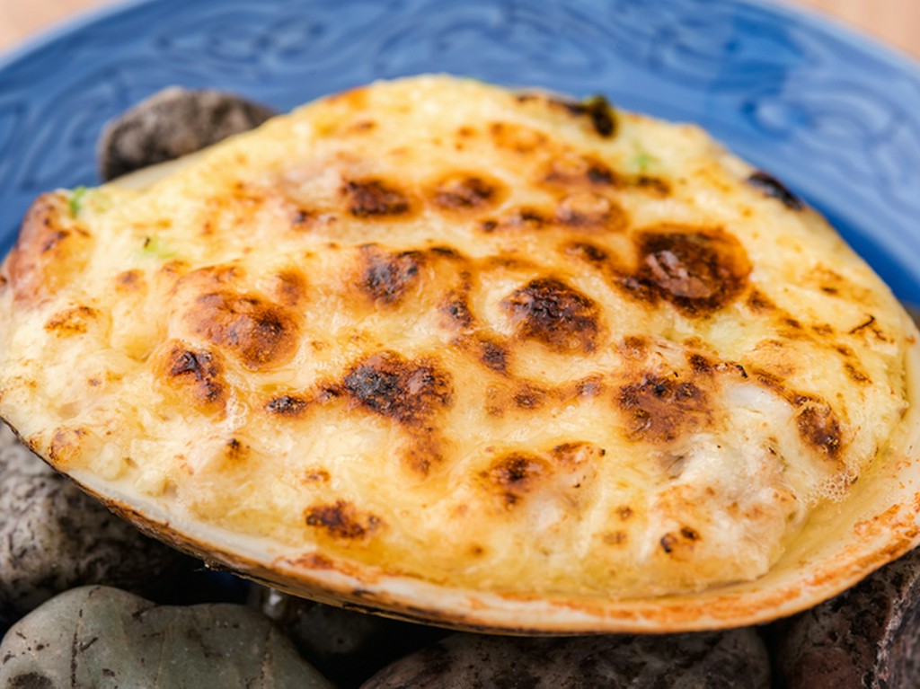 見た目はグラタン、食べれば和風。ギャップが楽しい『北寄素焼き』