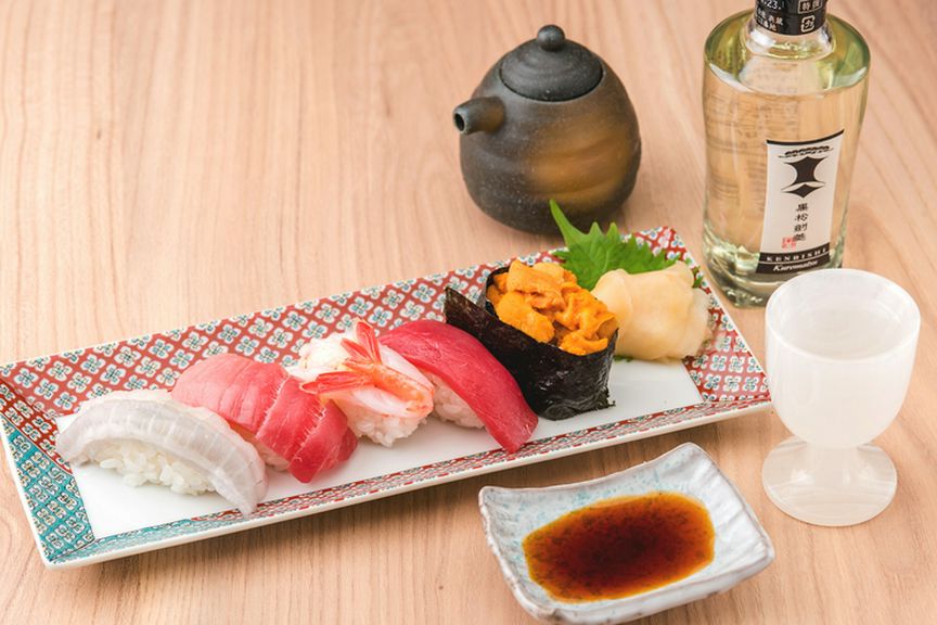 寿司店で修業していた渥美氏の握る、「絶品寿司」も人気の秘密