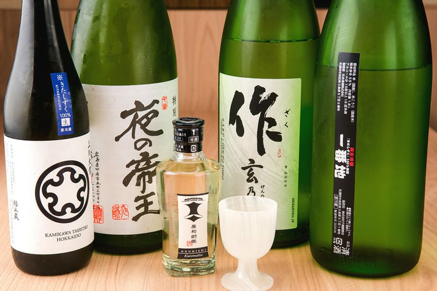 料理との相性を考えて選ばれたお酒がズラリ。美酒に酔いしれる