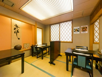 プライベート空間で食事を楽しめる個室も完備