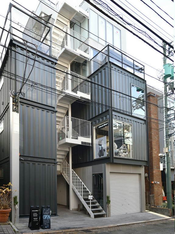 元町・中華街駅から徒歩3分。世界初のコンテナ・鉄骨混構造ビル