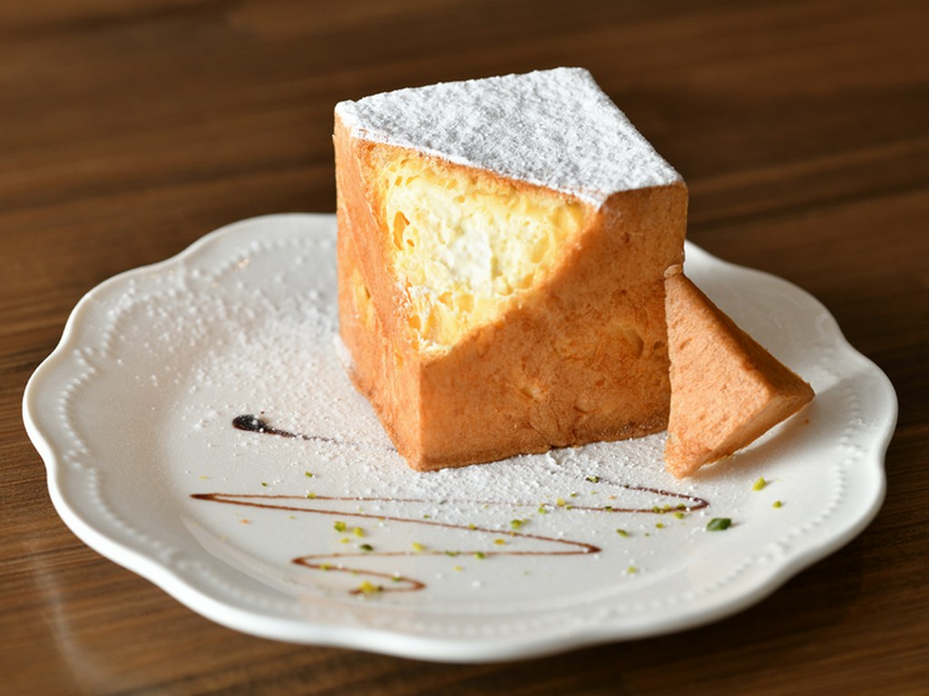 甘さ控えめのカスタードクリームがたっぷり！『コンテナシュー』