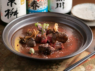 上質な赤身肉の旨み、甘みを存分に。『宮崎牛の炭火焼き』　