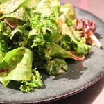 色々な野菜をミキシングした香ばしい特製ドレッシング使用。