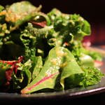 白菜の葉っぱのみを使用した定番のゴマ塩系韓国のりのサラダ。