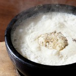 4種のチーズを贅沢に使用した石焼で作る極上リゾット