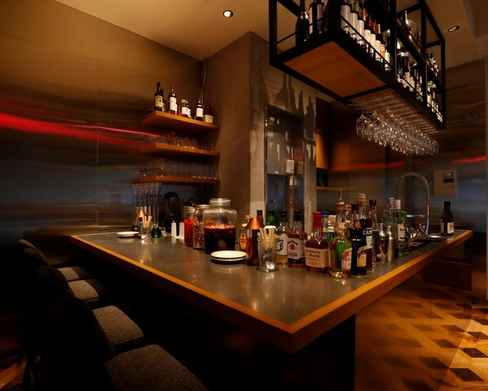 スタイリッシュなグリルダイニングでスペシャルな大人のデート