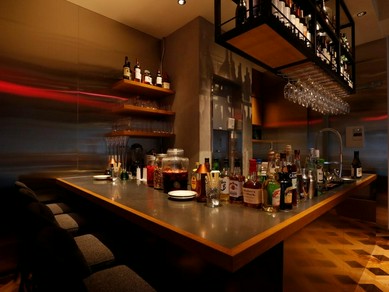 スタイリッシュなグリルダイニングでスペシャルな大人のデート