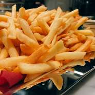 自家製スモークケチャップ＆ホイップマヨネーズ
他では味わえない一味違うフライドポテト！