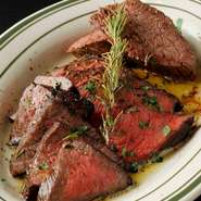 ・本日の赤身　　　　200G～　税抜4800円
・ハラミ　　　　　　200G～　税抜6800円
・シャトーブリアン　200G～　税抜14500円