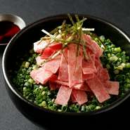 自家製牛とろフレーク丼！
Regular 1700円(税抜)
Half  900円(税抜)