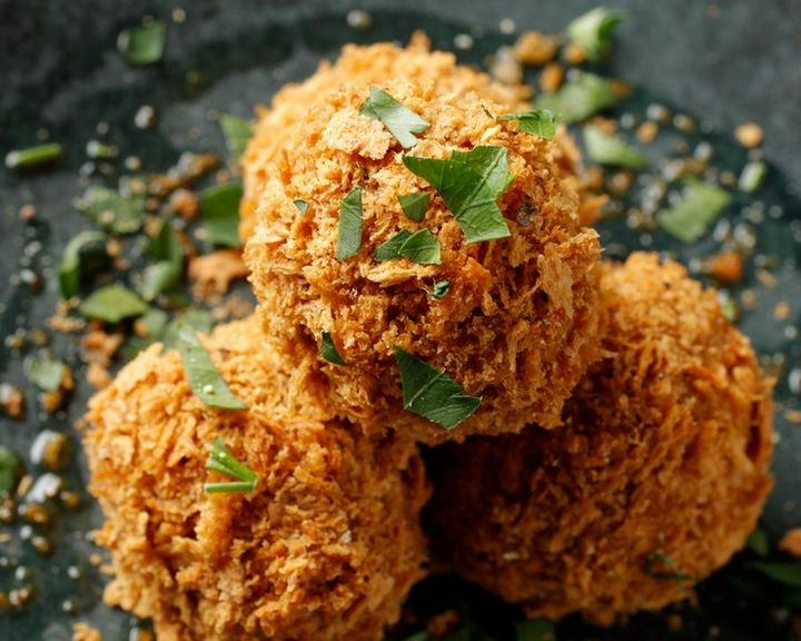 クセになる新食感『揚げないひとくちメンチカツ』