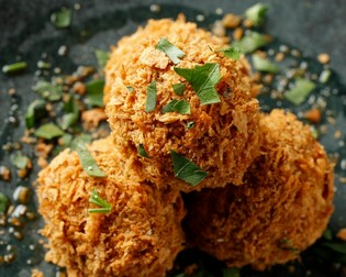 クセになる新食感『揚げないひとくちメンチカツ』