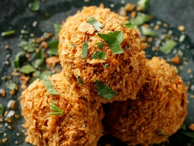 クセになる新食感『揚げないひとくちメンチカツ』