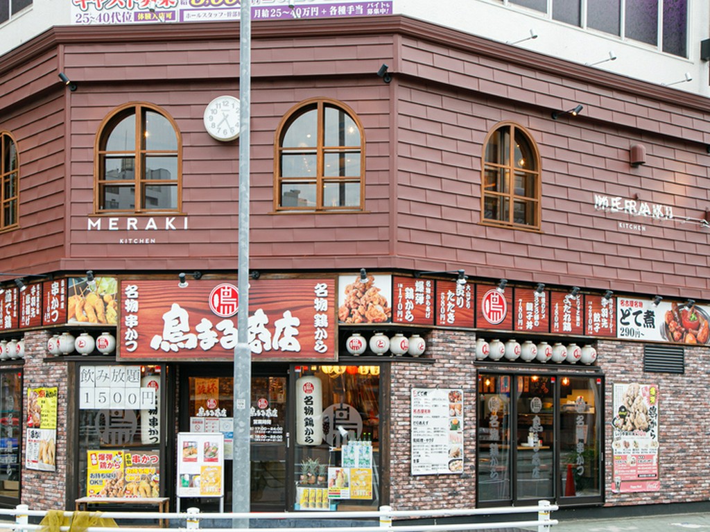 新鮮な魚介類を多彩なアイディアの料理で味わえる店