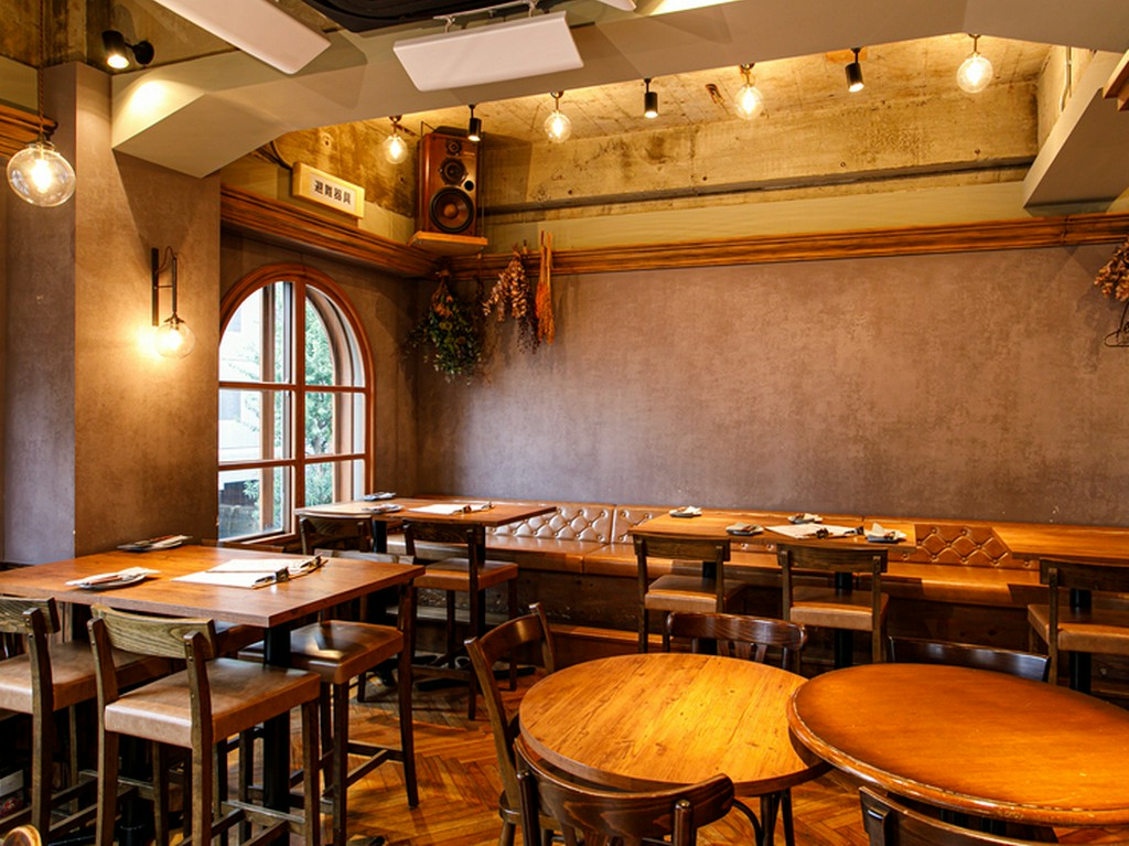 店内に一歩足を踏み入れると、広がるのは開放的な寛ぎの空間