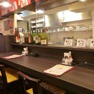 店内にはお一人様でも気軽に利用できるカウンター席があります。ランチタイムにゆったり過ごすのはもちろん、ステーキを自分へのご褒美に楽しむのもおすすめ。仕事帰りや普段使いにもぴったりの居心地良い空間です。