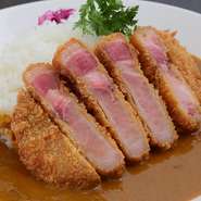 熟成牛カレーに舞桜豚のロースカツを贅沢に乗せた逸品