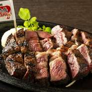 お肉好きにはハマる美味しさ！肉肉しさ抜群！
おすすめは《ミディアムレア》
180g…2,178円
300g…3,608円