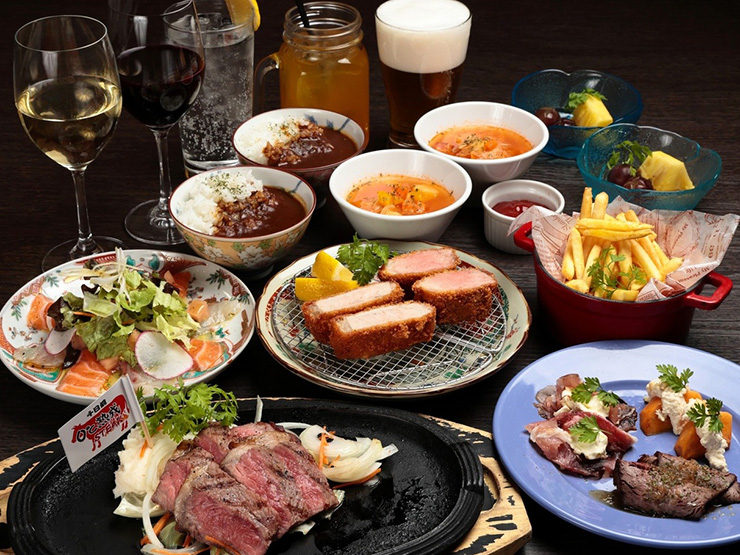 [Termasuk minuman sepuasnya] Harga terjangkau! Paket seharga 5.000 yen dengan 10 hidangan termasuk steak spesial dan potongan daging babi spesial kami