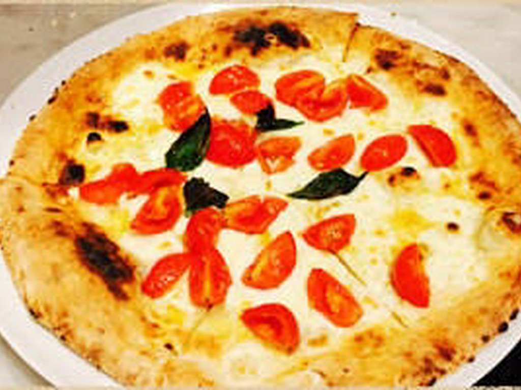 ～白ピザ～ マルゲリータビアンカ（モッツァレラ/バジル/フレッシュトマト）