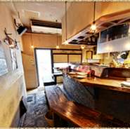 創業以来、全身全霊を打ち込んで焼き続けている「本格炭火焼き鳥」
カウンター席で臨場感あふれる美味しい焼き鳥をお楽しみください。