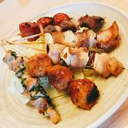 ●やげんナンコツ …140円
●白もつ …140円
●ウィンナー …140円
●サガリ …300円
●豚みそサガリ …200円
●ささみ …230円
●ぼんじり …120円
●厚切りベーコン …250円
●とん足 …350円