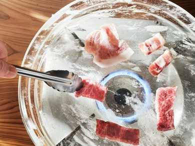 『水晶焼き』。水晶で焼きあげる旨さの「秘密」を堪能