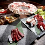 水晶板でしっとりジューシーに焼きあげる黒毛和牛赤身肉2種食べ比べや岩手県岩中豚等全8皿に飲み放題2時間