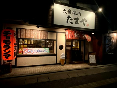 各卓間にビニールシートで仕切をしてます