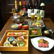 神楽坂・飯田橋でのご宴会、飲み会は旧料亭を改装したモダンな風情ある「和らく」で。稀少なお座敷の広間での団体貸切、2～１０名前後での飲み会には個室をゆったりご利用できます。季節の和洋料理を飲み放題で！