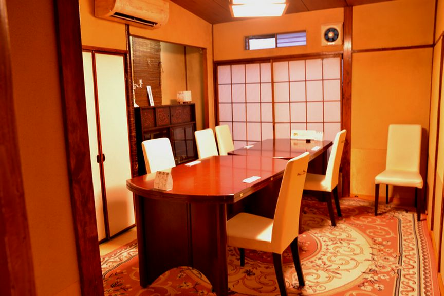 旧日本家屋の和洋個室をそのまま利用