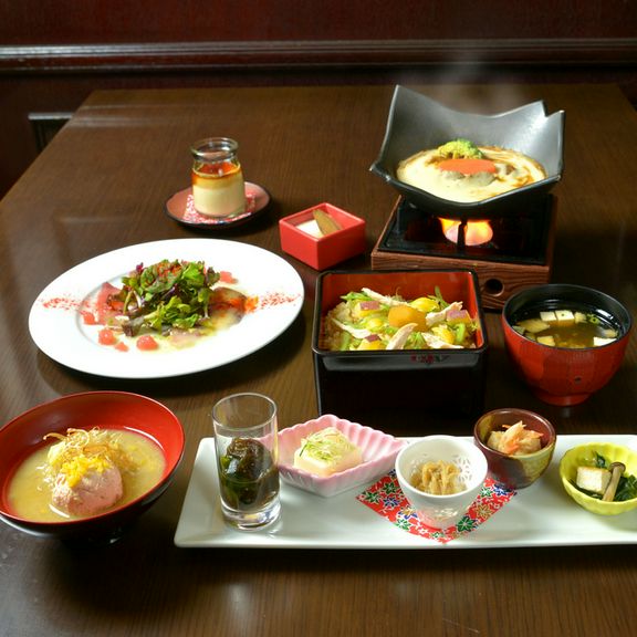 女子会コース 季節の和洋料理を色々楽しめる楽しいお食事を演出