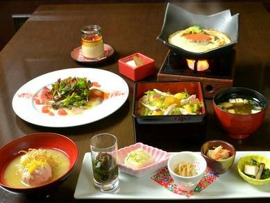 女子会コース　季節の和洋料理を色々楽しめる楽しいお食事を演出