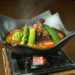 お友達やご家族でのお食事に、気軽に季節の和食料理をお楽しみ頂けるカジュアルな会席コースです。
