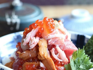 掘りごたつ席の個室も和の設え。ゆったりのんびり過ごせます