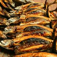 なかめのてっぺん自慢の炉端焼は必食！
福井県若狭地方の郷土料理「浜焼き鯖」を再現しました。
ふっくら焼いた脂の乗った鯖を生姜醤油でどうぞ！
