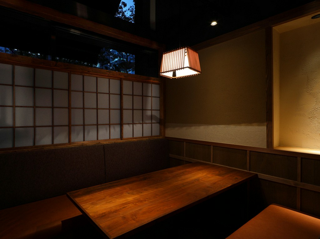 接待・会食等様々なシーンに対応した開放感を感じる空間