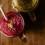 からだに優しい食材をふんだんに使った料理やデザートはもちろん、サスティナブル農法を取り入れたワインなど、こだわりのドリンクもございます。