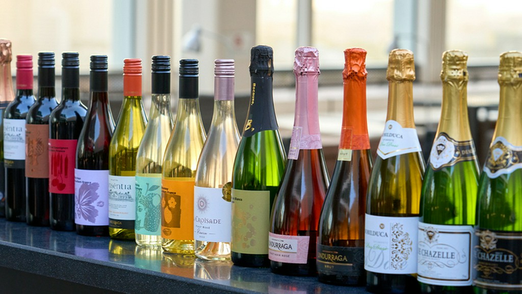 お肉・お魚に合う各国のワインをセレクト『ソムリエ厳選ワインビュッフェ』