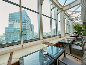 屋上庭園で開放的＆手ぶらのプレミアムなBBQを満喫