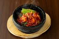 イイダコの甘辛炒めを熱々石焼ご飯で。